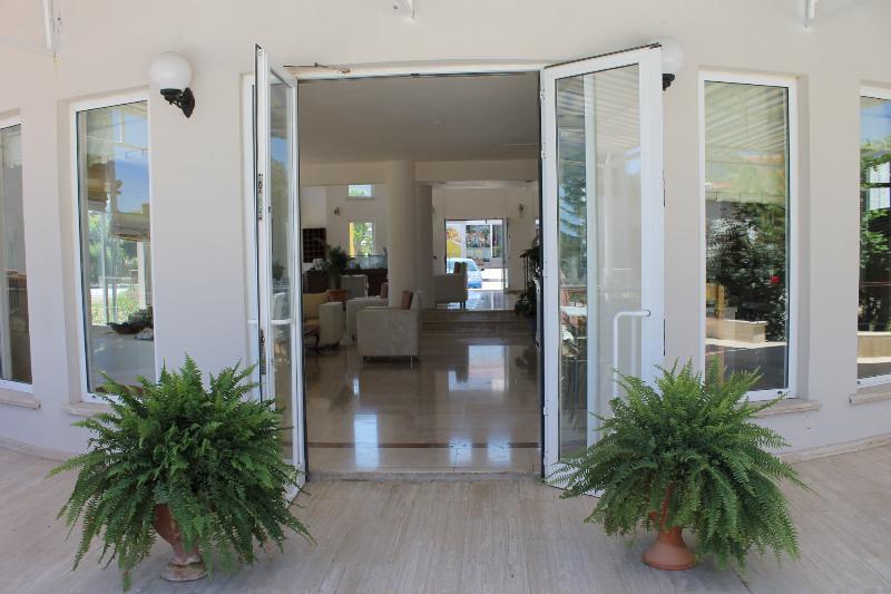 The Prince Inn Hotel & Villas Agios Georgios (Kyrenia) Exterior foto